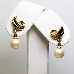 Earrings Pearl and Ribbon Dangling Pierced Setting